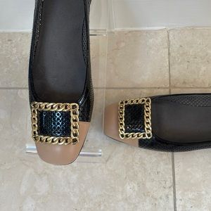 STUART WEITZMAN - BLACK TAN FLATS